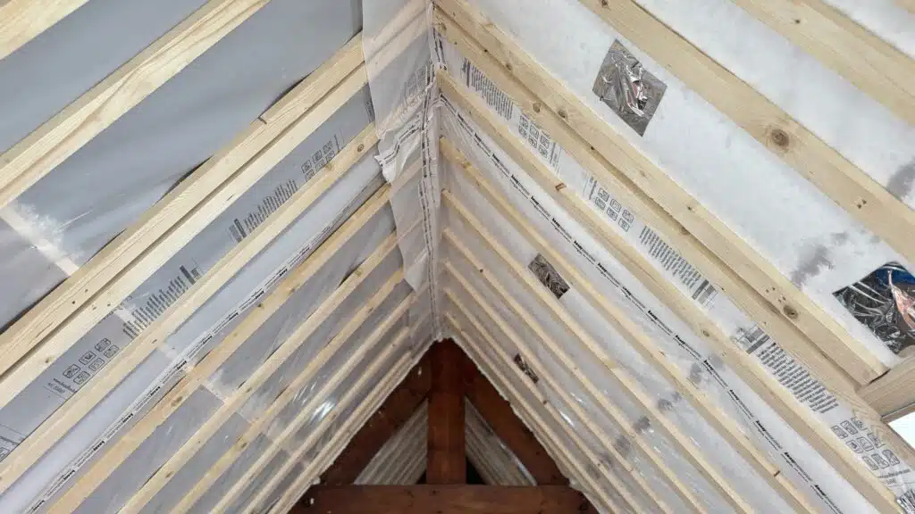 dakisolatie bij een schuin dak aan de binnenzijde
