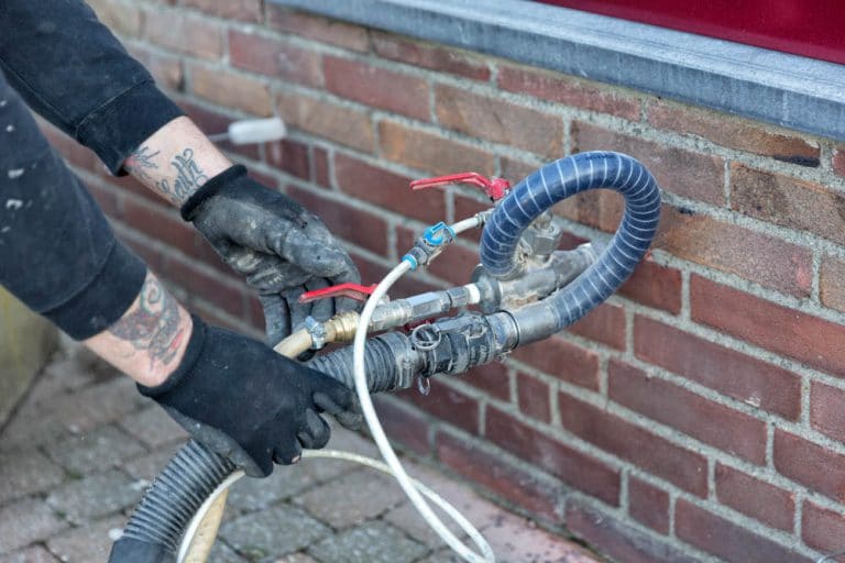 Wat zijn de voor- en nadelen van spouwmuurisolatie?